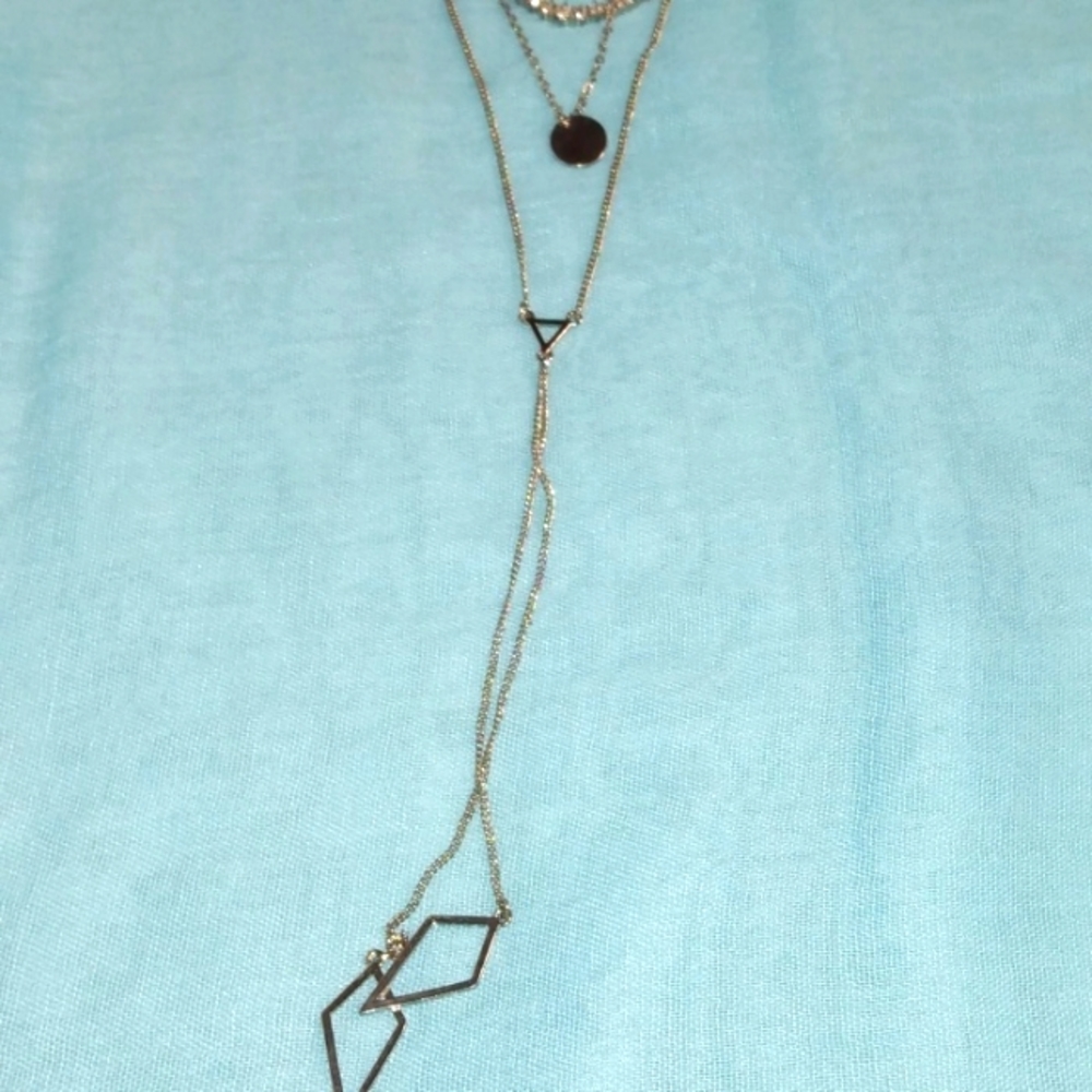 3-8-57 beautiful three chains silvertone necklace great condition Long extention